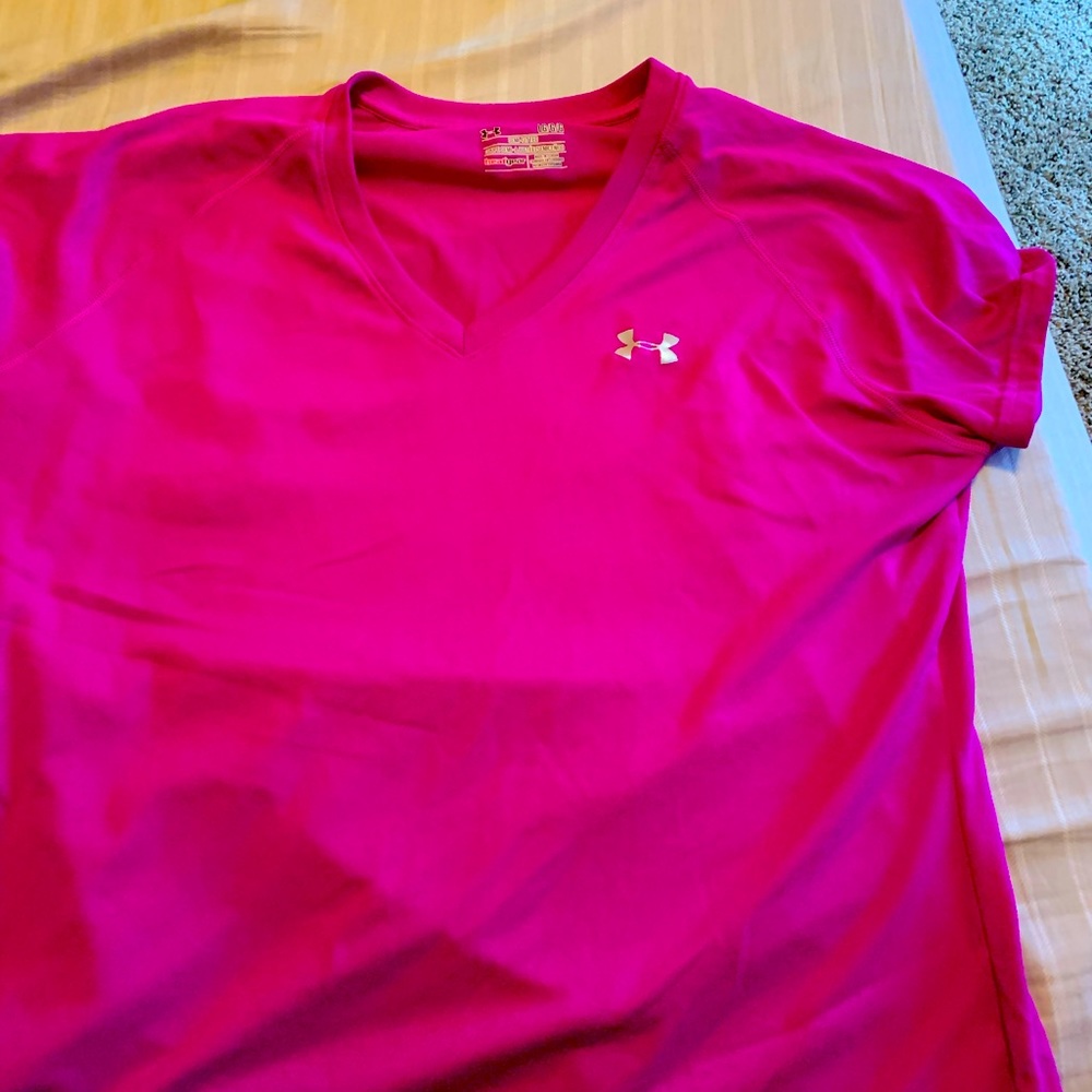 Under armour Heat Gear T shirt  size large pink